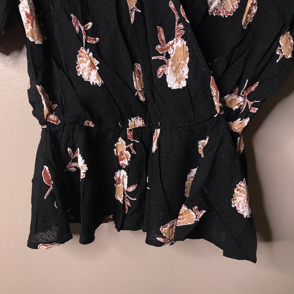 ☕️B2G1 Francesca's | Floral Peplum Top - Picture 6 of 7